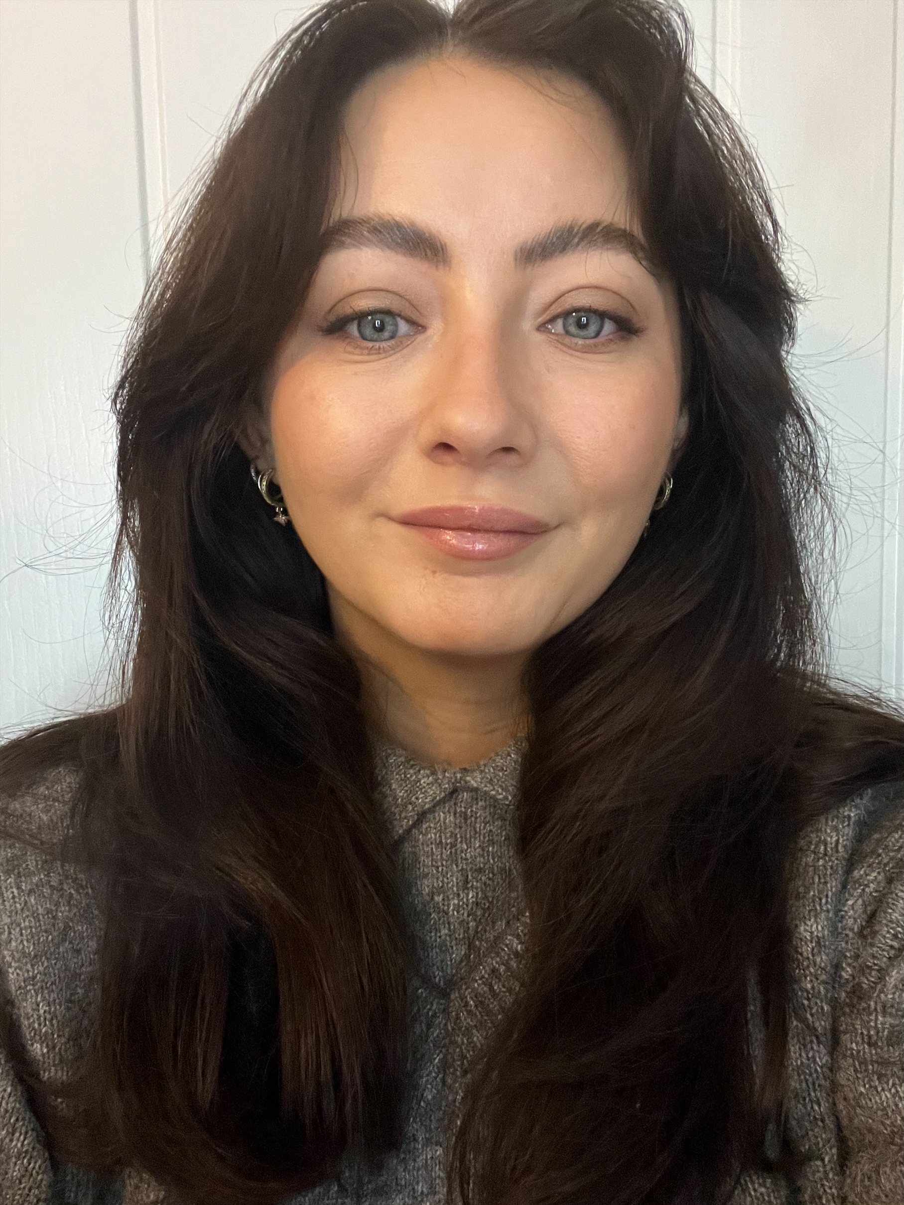 Selfie of girl with brown hair